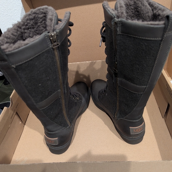 UGG Elvia Boots - Picture 4 of 5